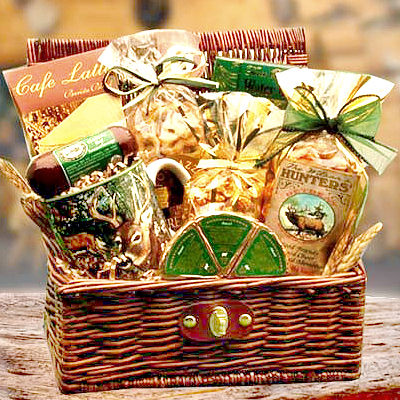 Hunting basket  Sports gift basket, Gift baskets for men, Hunting gifts