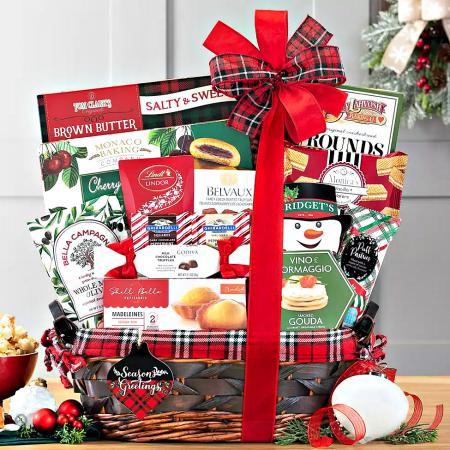 HOLIDAY BAKING GIFT BASKET #basketmaking #giftbaskets #baskets  #christmasgifts #holidaygifts 