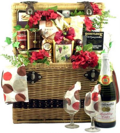 Ultra Deluxe Picnic Basket
